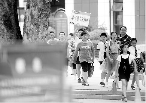 济南小升初热度不减 直升热门初中的学生为长阅历“练考”